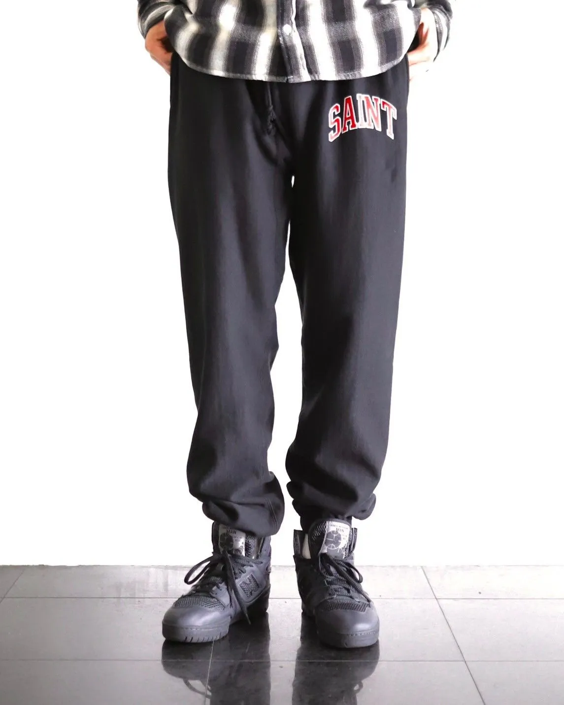 SAINT MICHAEL ARCH SAINT SET PANTS/BLACK The latest SAINT LOGO sweatpants, washed black/gray gray S-XL, custom woven and dyed, black surface and gray bottom fabric, same as the original version, original level straight cracking pulp, original cut and loose fit